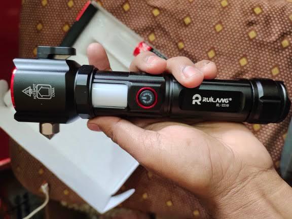 RuiLang RL-2210 - Survivor's Flashlight